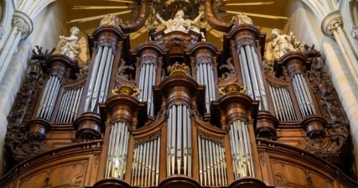 Het Le Picard orgel in de O.L.-Vrouw basiliek te Tongeren.