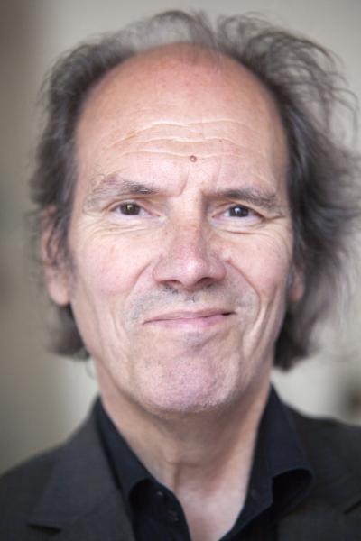 Rik Pinxten is onderzoeker en hoogleraar in de culturele antropologie en vergelijkende religiestudie aan de Universiteit Gent.