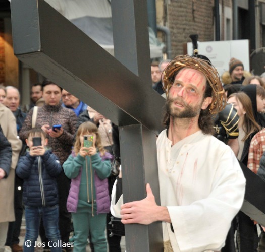Kruisweg in de pastorale eenheid O.L.-Vrouw Tongeren, met de Romeinse soldaten.