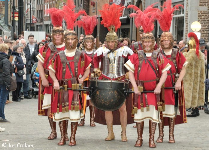 Kruisweg in de pastorale eenheid O.L.-Vrouw Tongeren, met de Romeinse soldaten.