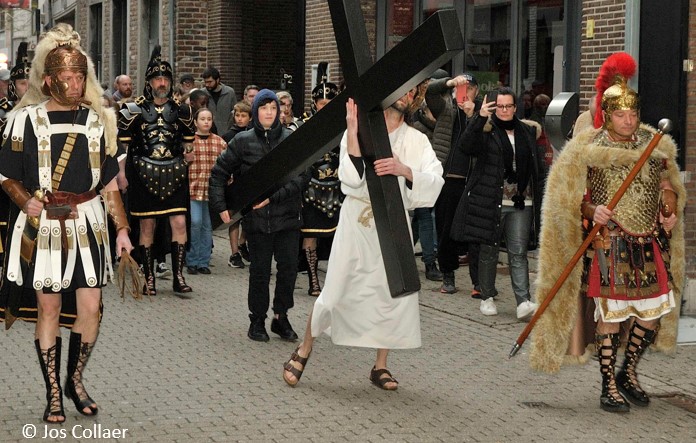 Kruisweg in de pastorale eenheid O.L.-Vrouw Tongeren, met de Romeinse soldaten.