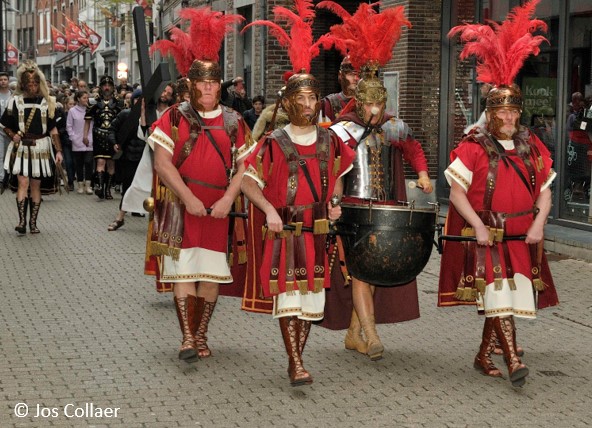 Kruisweg in de pastorale eenheid O.L.-Vrouw Tongeren, met de Romeinse soldaten.