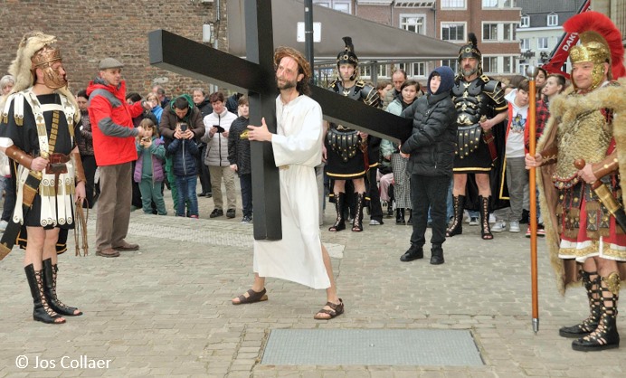 Kruisweg in de pastorale eenheid O.L.-Vrouw Tongeren, met de Romeinse soldaten.