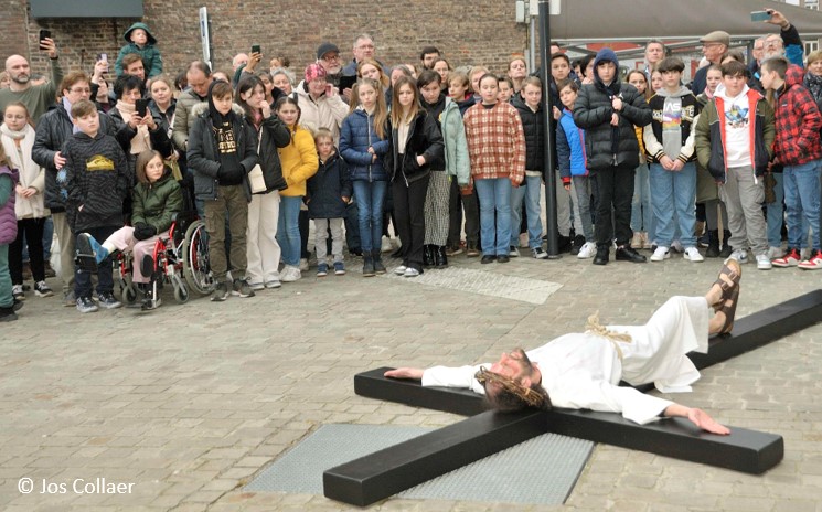 Kruisweg in de pastorale eenheid O.L.-Vrouw Tongeren, met de Romeinse soldaten.