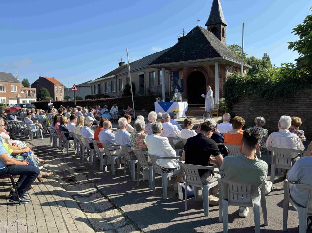 Openluchtviering op 15 augustus 2024, hoogfeest van Maria Tenhemelopneming, bij de Banneuxkapel te Mal.